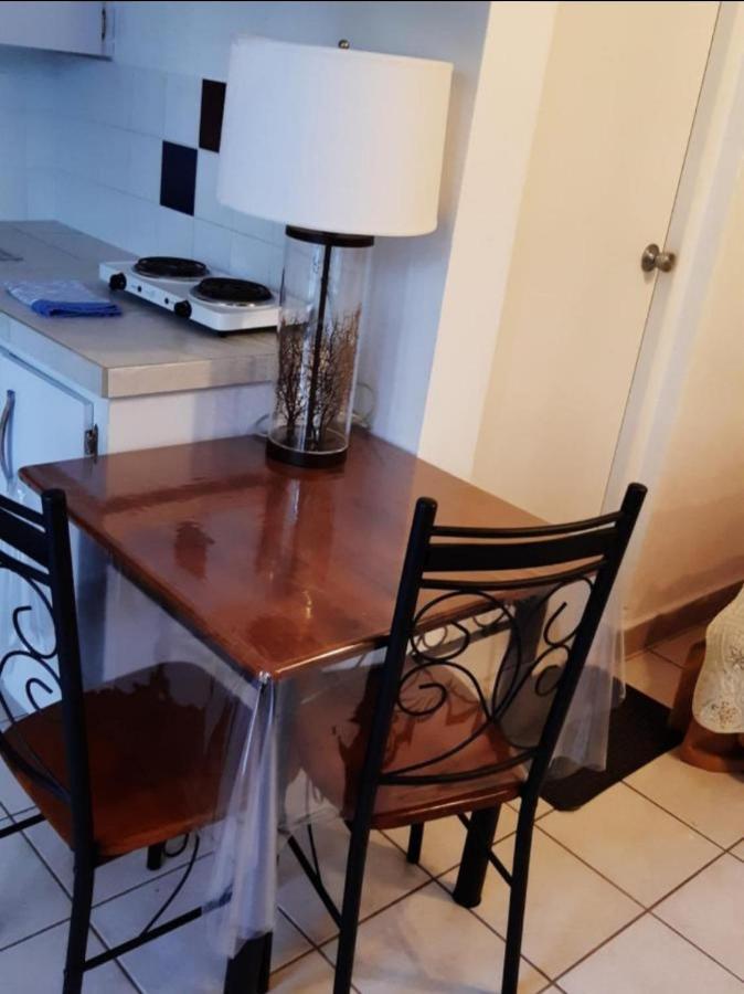 אורנג'סטאד Palmita Hotel Hostel מראה חיצוני תמונה