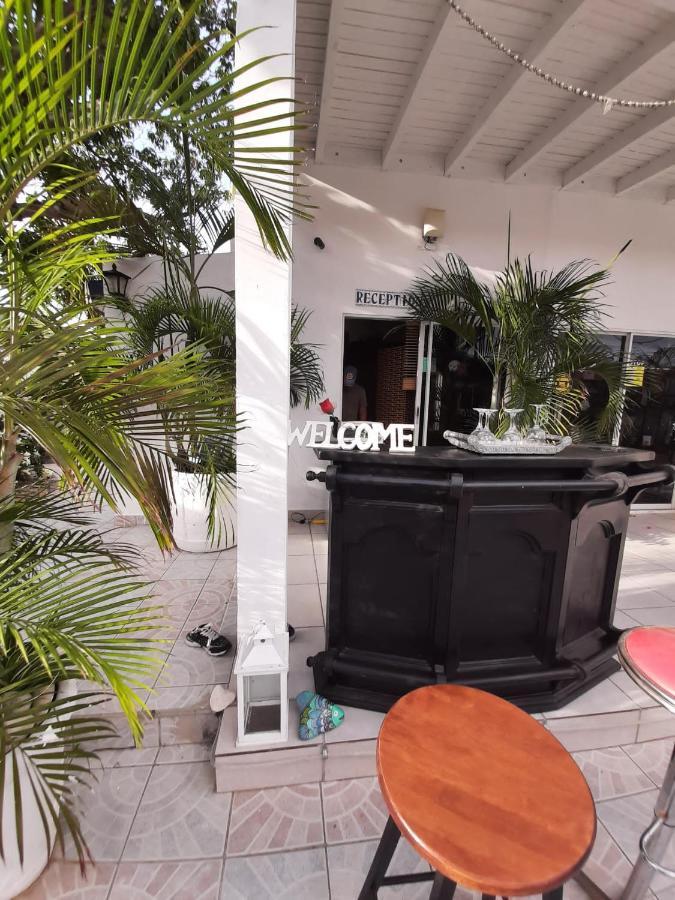 אורנג'סטאד Palmita Hotel Hostel מראה חיצוני תמונה