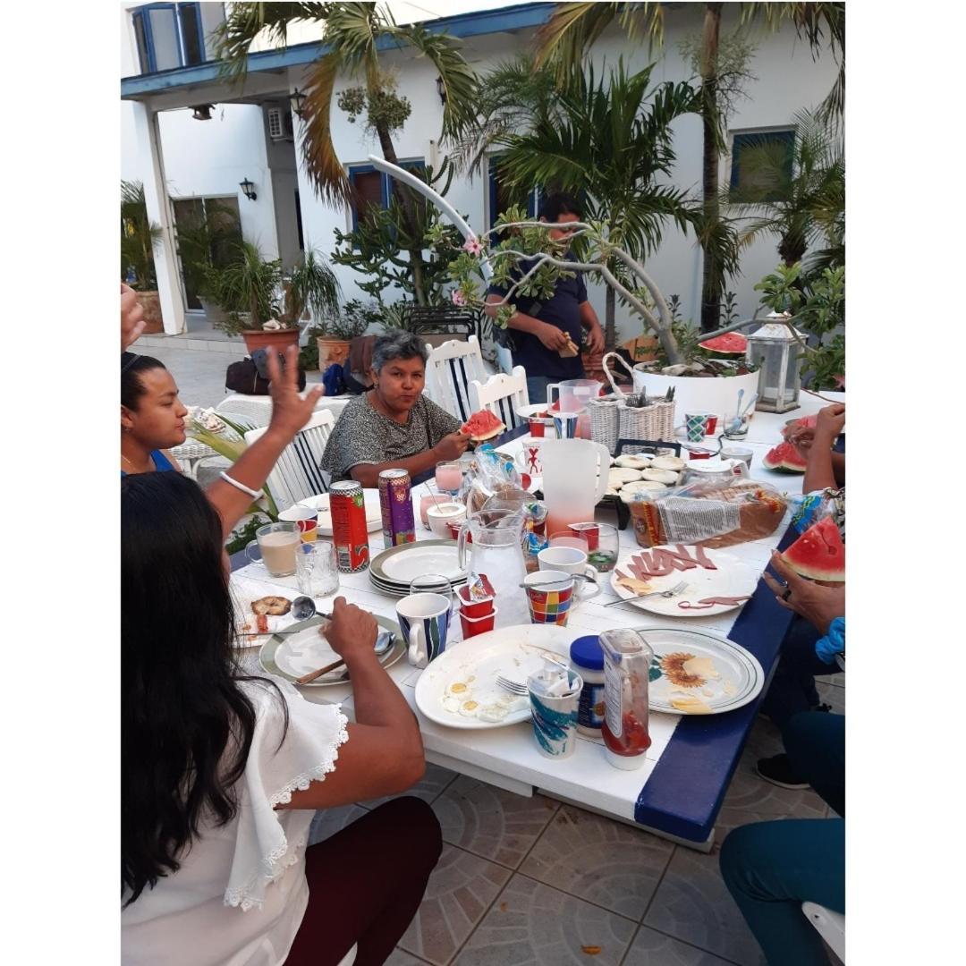 אורנג'סטאד Palmita Hotel Hostel מראה חיצוני תמונה
